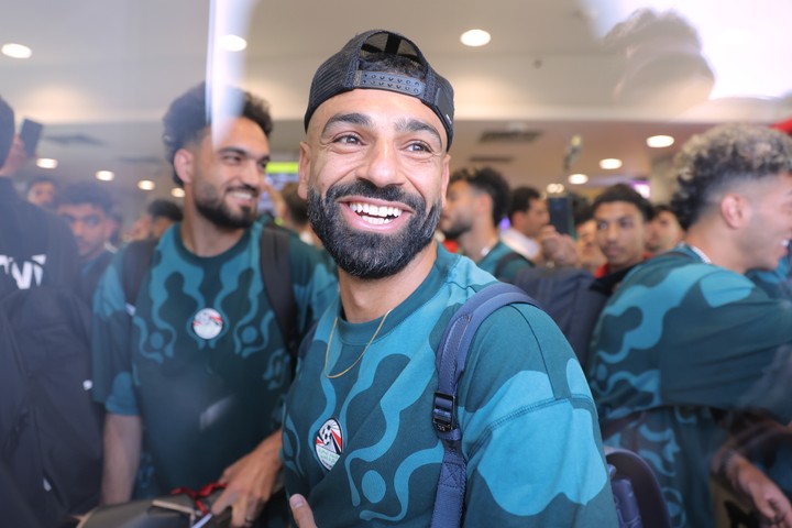 VIDEO: Salah pristál v Istanbule. Tisíce fanúšikov ho čakalo na každom rohu